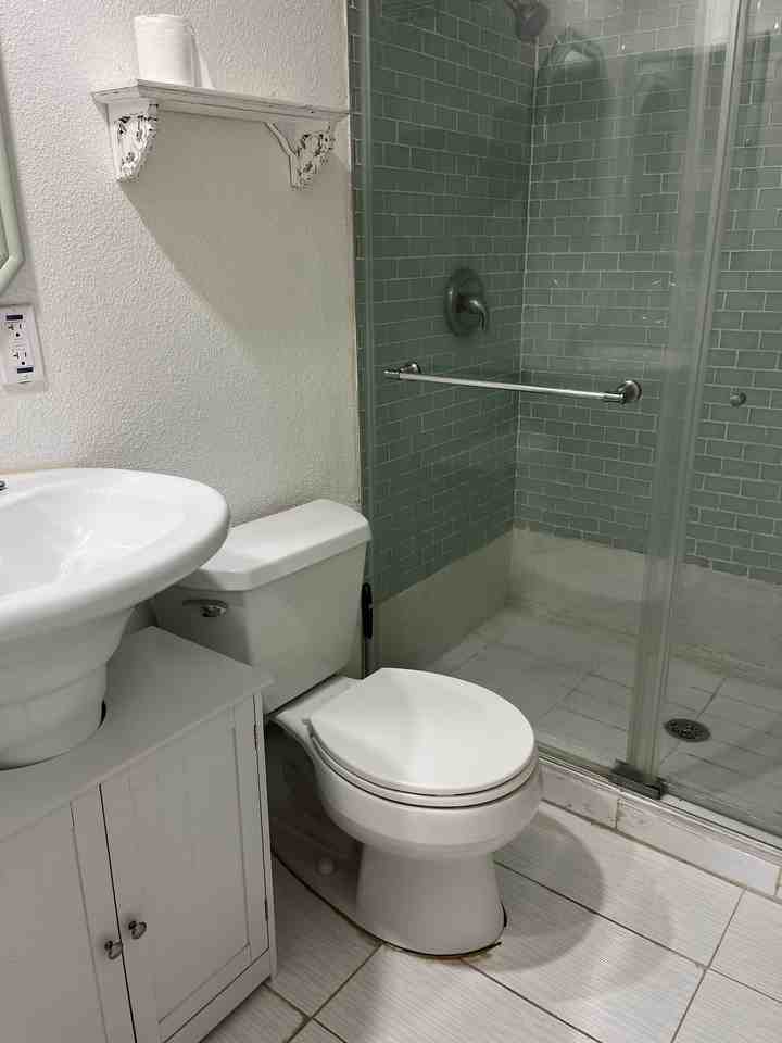 4752 1/2 W 170th St #NA - Photo 7 of 12