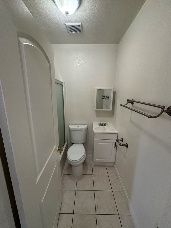 1845 East 70th Street - Photo 6 of 9