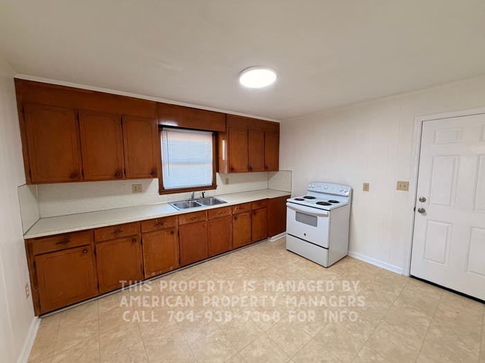 3812 Vanderburg Dr - Photo 3 of 7