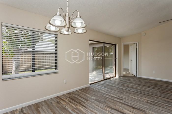 1307 Mohrlake Dr - Photo 5 of 27