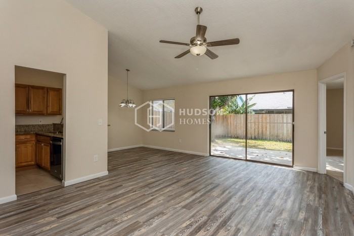 1307 Mohrlake Dr - Photo 6 of 27