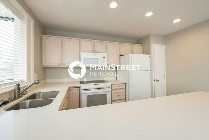 1598 S Ensenada St - Photo 5 of 18