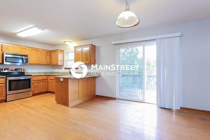 2215 Glenside Rd - Photo 4 of 17