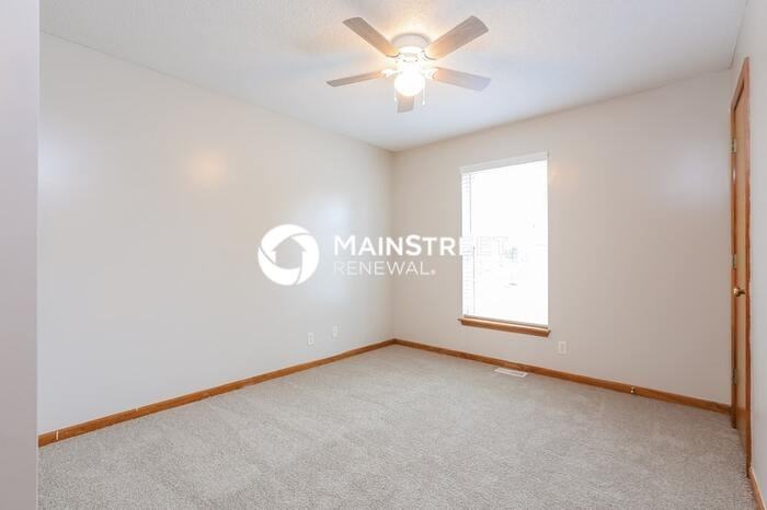 2215 Glenside Rd - Photo 7 of 17