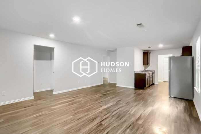 435 Connecticut St - Photo 3 of 14