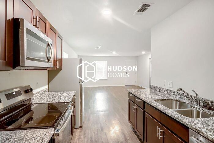 435 Connecticut St - Photo 5 of 14