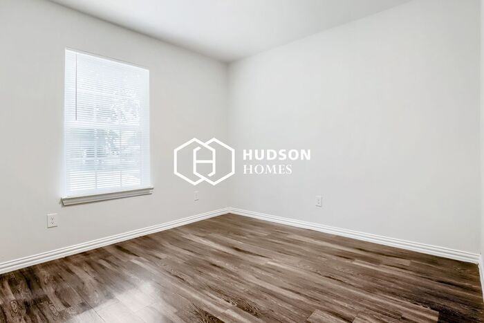 435 Connecticut St - Photo 6 of 14
