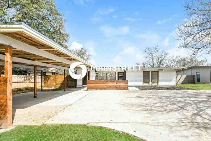 2977 Valwood Pkwy - Photo 2 of 16
