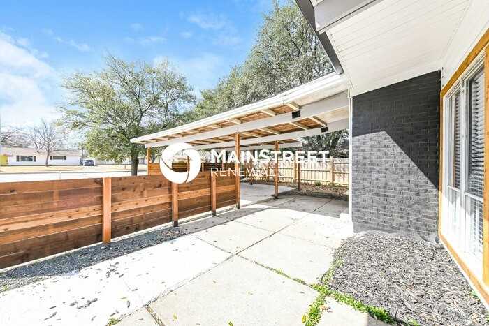 2977 Valwood Pkwy - Photo 3 of 16
