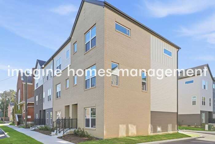 659 Crown St - Photo 5 of 32