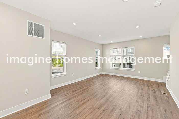 659 Crown St - Photo 6 of 32