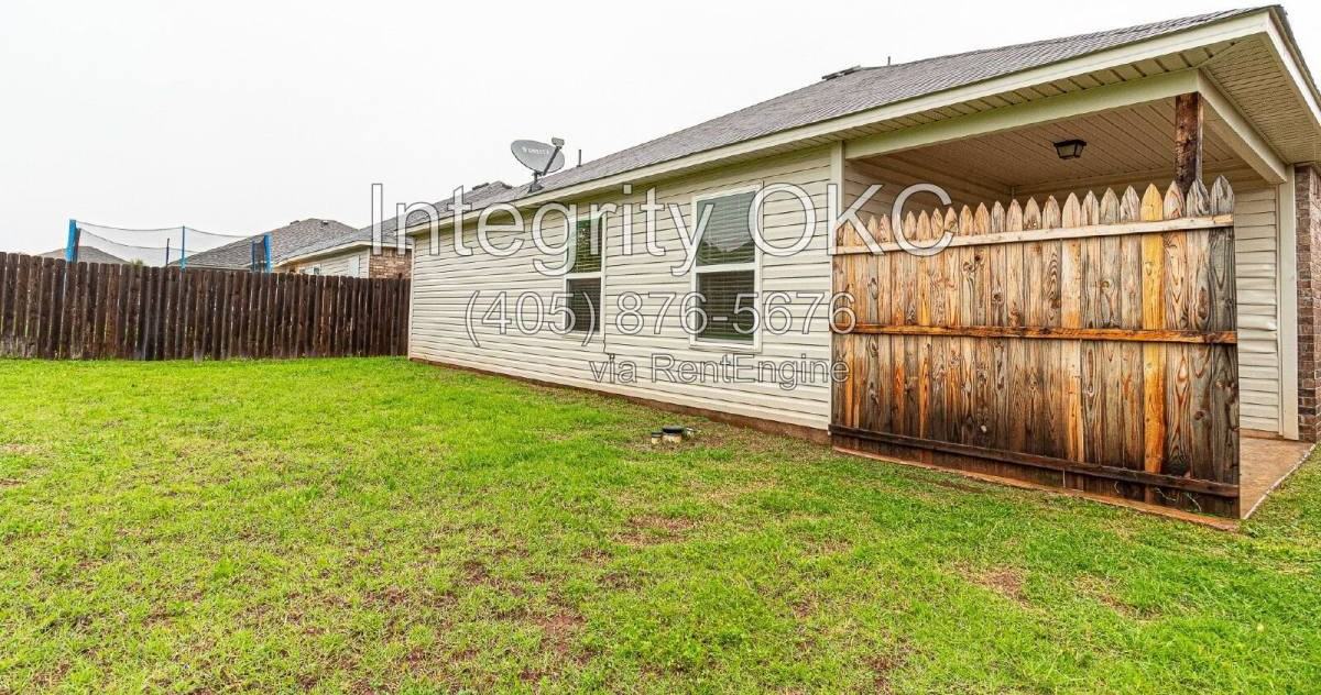 13233 Bridgewater Dr #1 - Photo 2 of 20