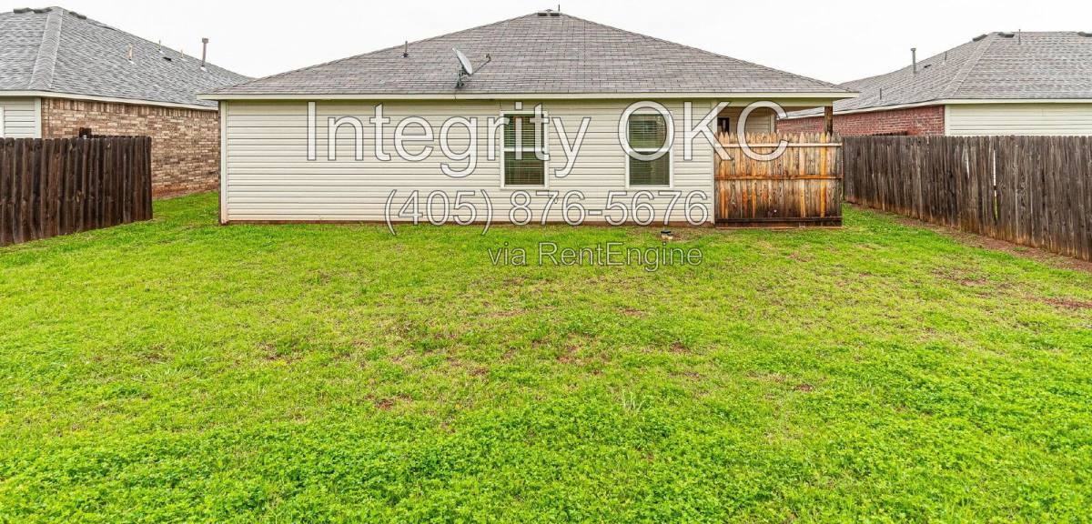 13233 Bridgewater Dr #1 - Photo 3 of 20
