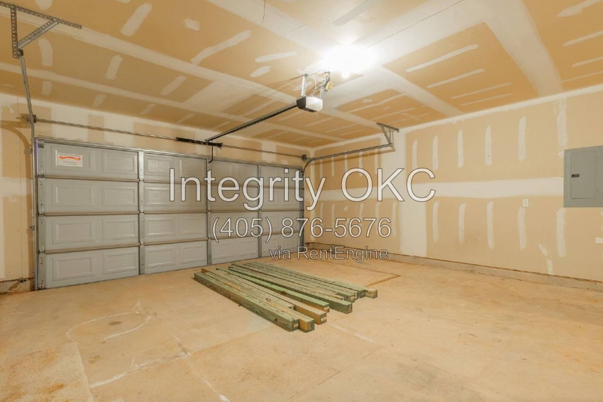 13233 Bridgewater Dr #1 - Photo 4 of 20