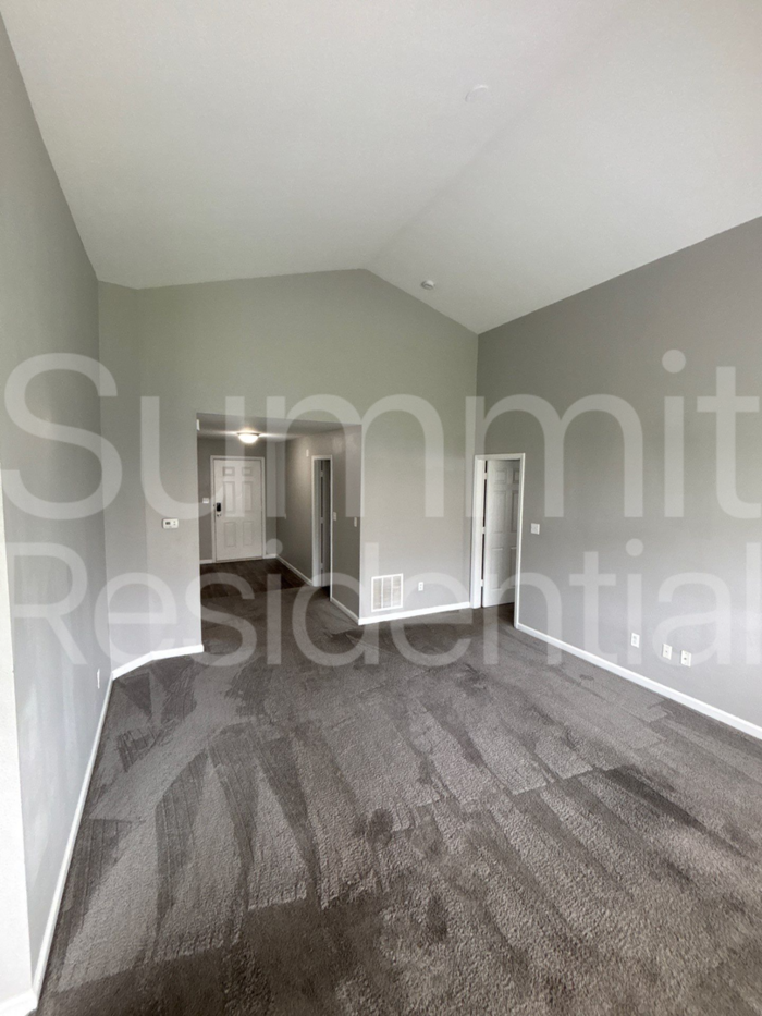 4003 Steelewater Ln - Photo 2 of 14