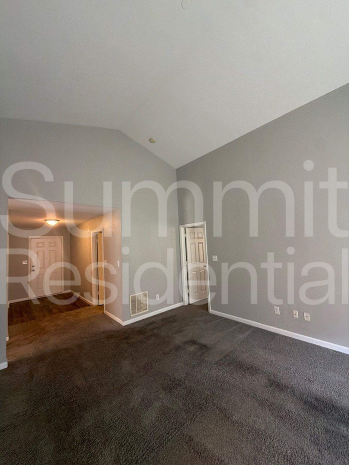 4003 Steelewater Ln - Photo 3 of 14
