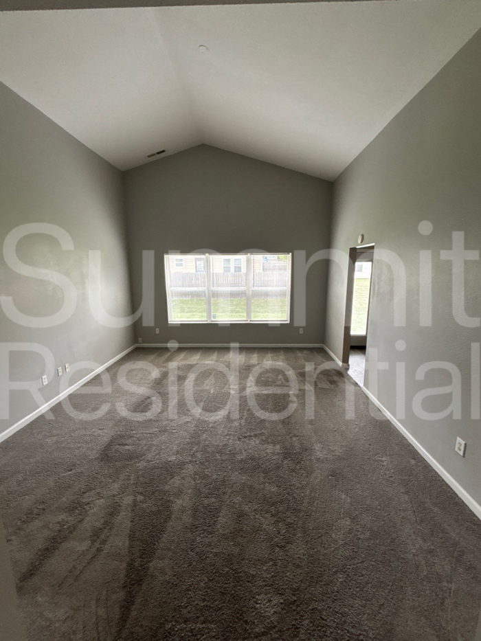 4003 Steelewater Ln - Photo 4 of 14