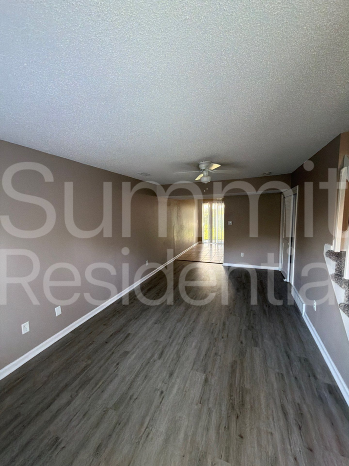 1929 Bell Ave - Photo 2 of 10