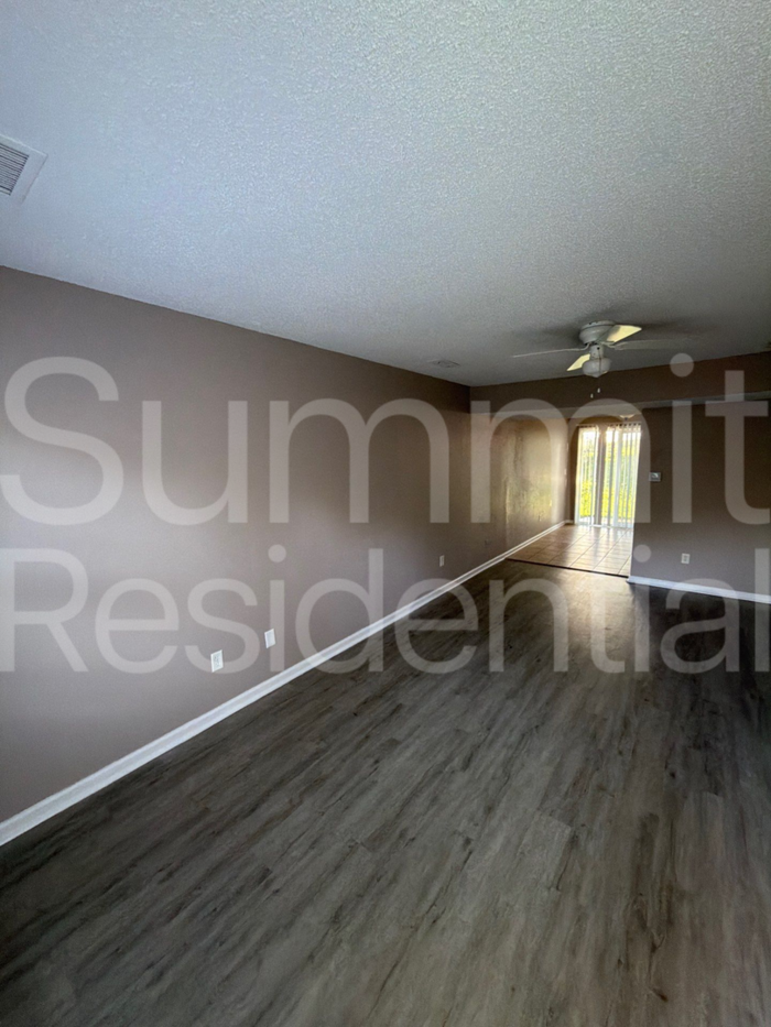 1929 Bell Ave - Photo 3 of 10