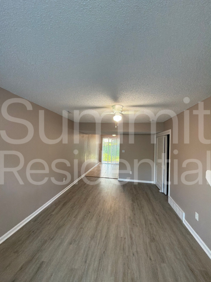 1929 Bell Ave - Photo 4 of 10
