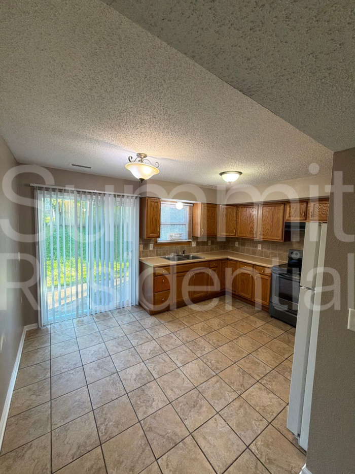 1929 Bell Ave - Photo 5 of 10