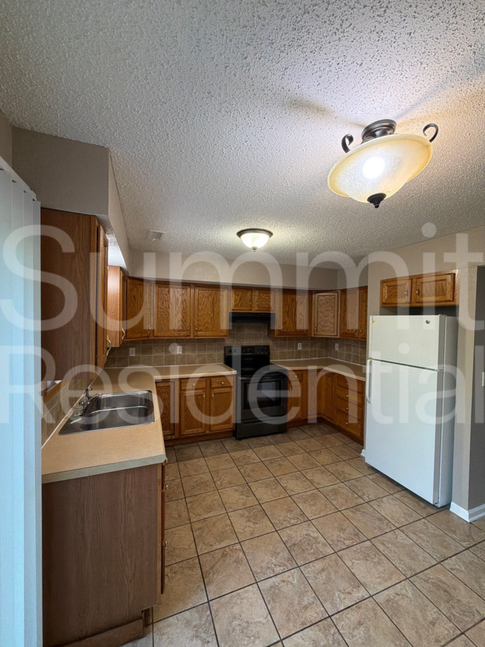 1929 Bell Ave - Photo 6 of 10