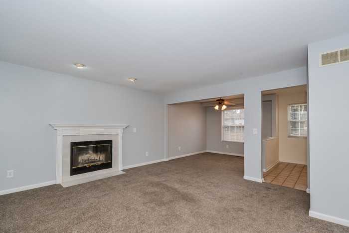 513 Wesley Dr - Photo 4 of 10