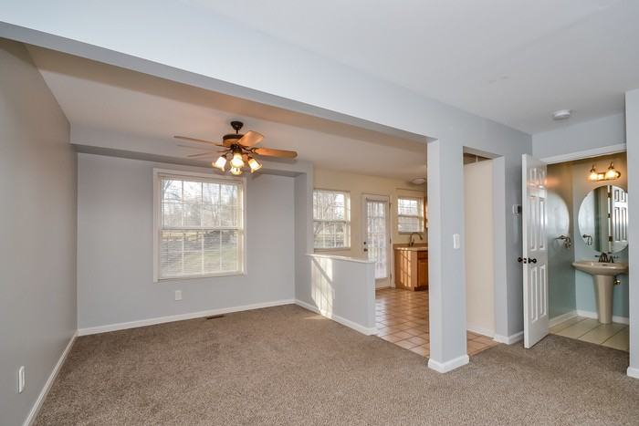 513 Wesley Dr - Photo 5 of 10