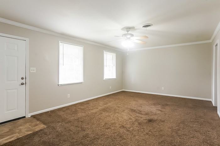 2353 Pinewood Ct - Photo 3 of 10