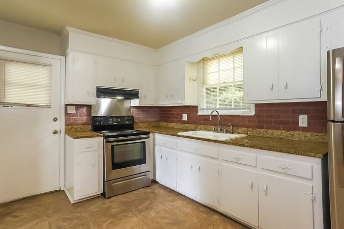 2353 Pinewood Ct - Photo 5 of 10