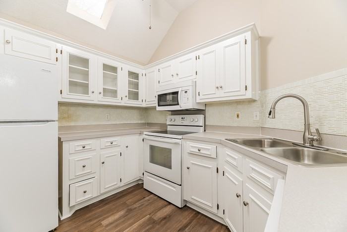 102 Fern Ct - Photo 5 of 11