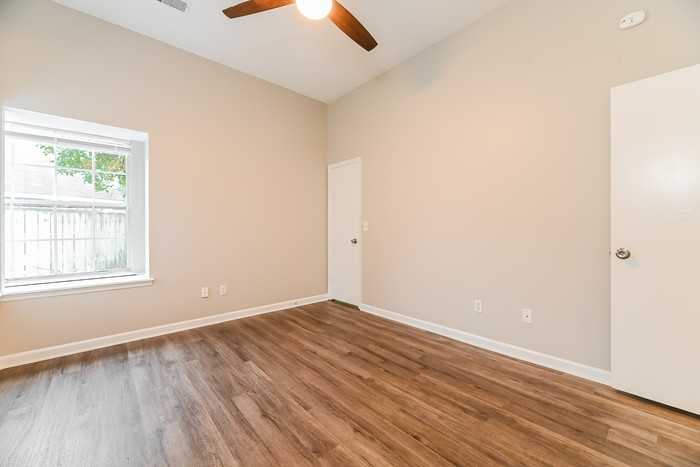 102 Fern Ct - Photo 6 of 11