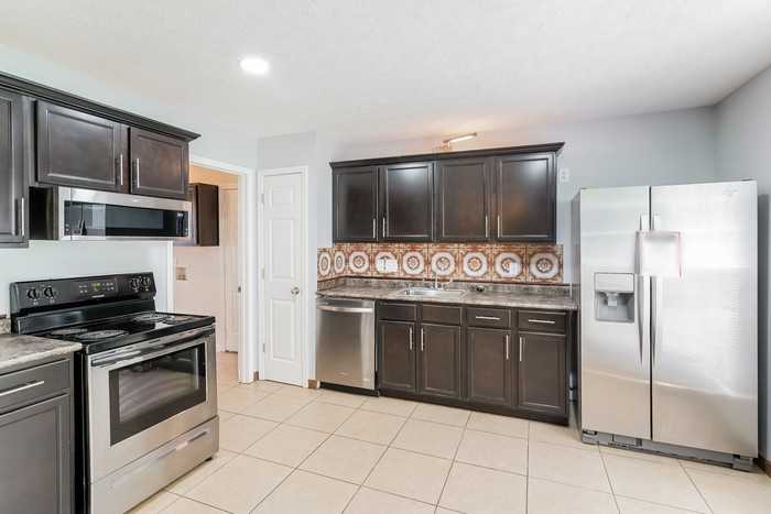 2048 Windmeade Dr - Photo 4 of 10