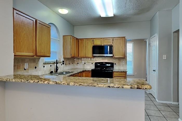 2441 Creekhaven Dr - Photo 6 of 23