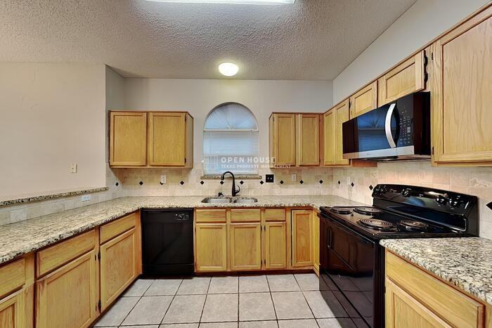 2441 Creekhaven Dr - Photo 7 of 23