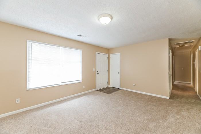 102 Lily Pl - Photo 4 of 12