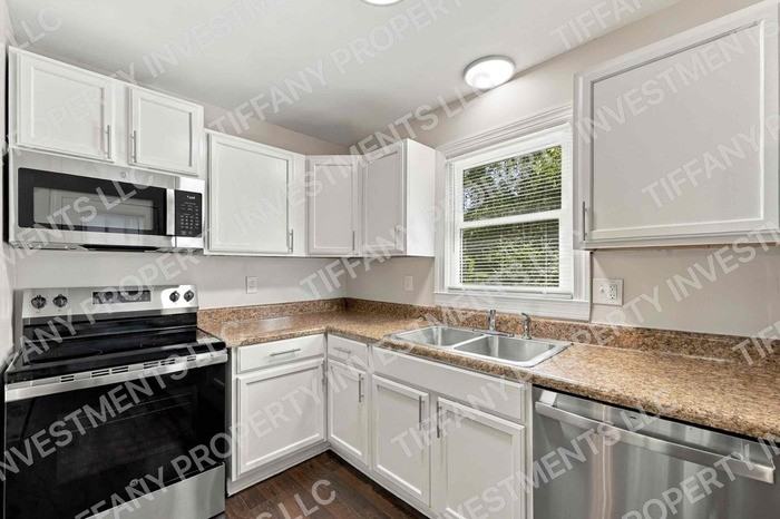 705 S Iredell Ave - Photo 4 of 13