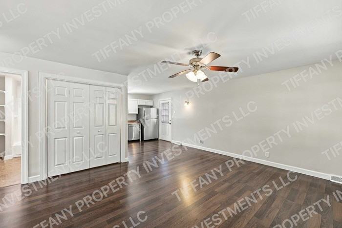 705 S Iredell Ave - Photo 5 of 13