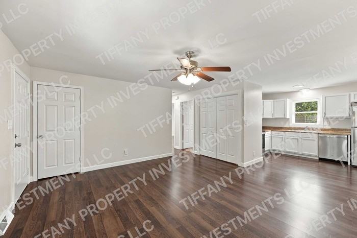 705 S Iredell Ave - Photo 6 of 13