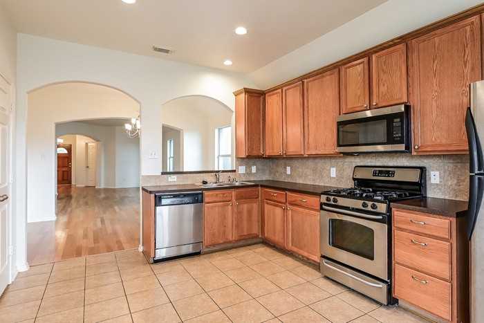 9 Palm Desert Dr - Photo 4 of 15