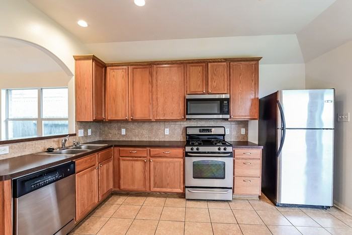 9 Palm Desert Dr - Photo 5 of 15