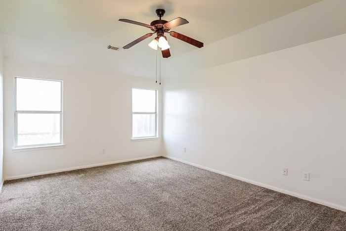 9 Palm Desert Dr - Photo 6 of 15