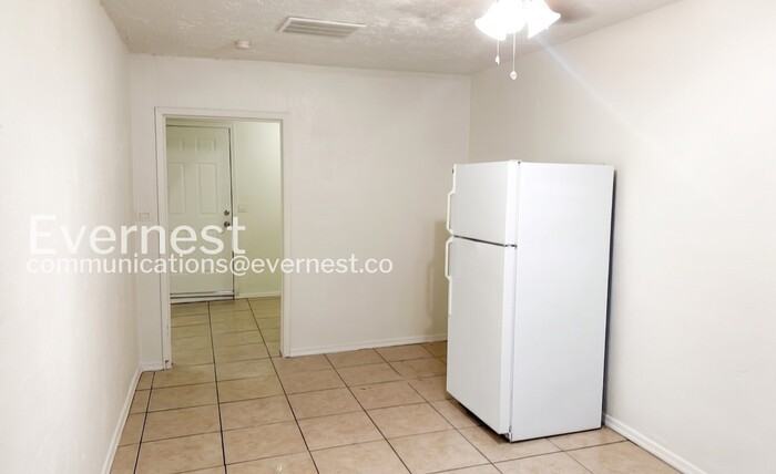 2317 W Adams St #2 - Photo 3 of 11