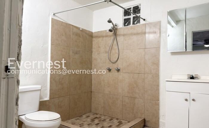2317 W Adams St #2 - Photo 4 of 11
