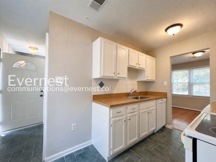 2955 Lexington Ct - Photo 6 of 23