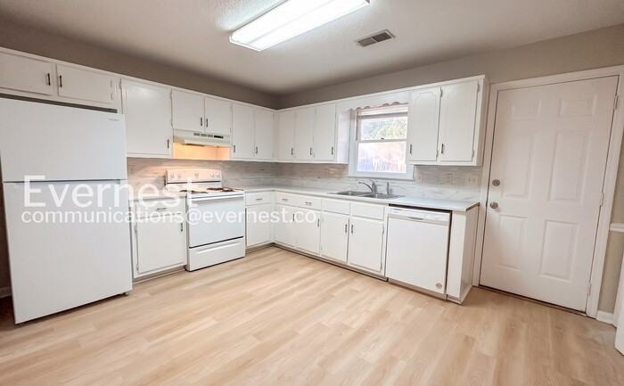 2201 Cheshire Dr - Photo 4 of 18