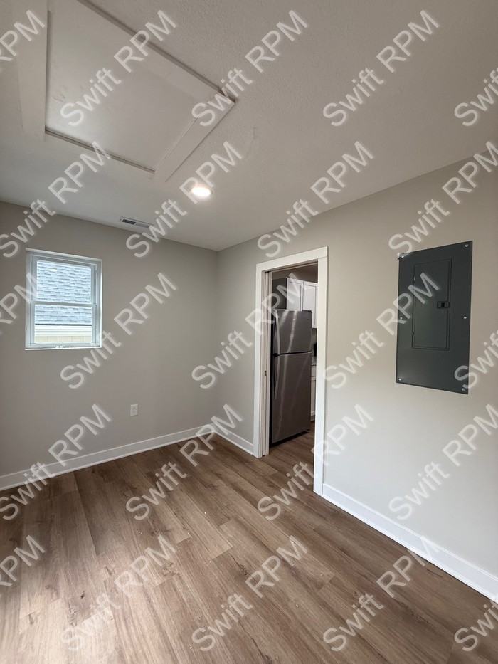 1040 Oakland Ave #1 - Photo 5 of 20