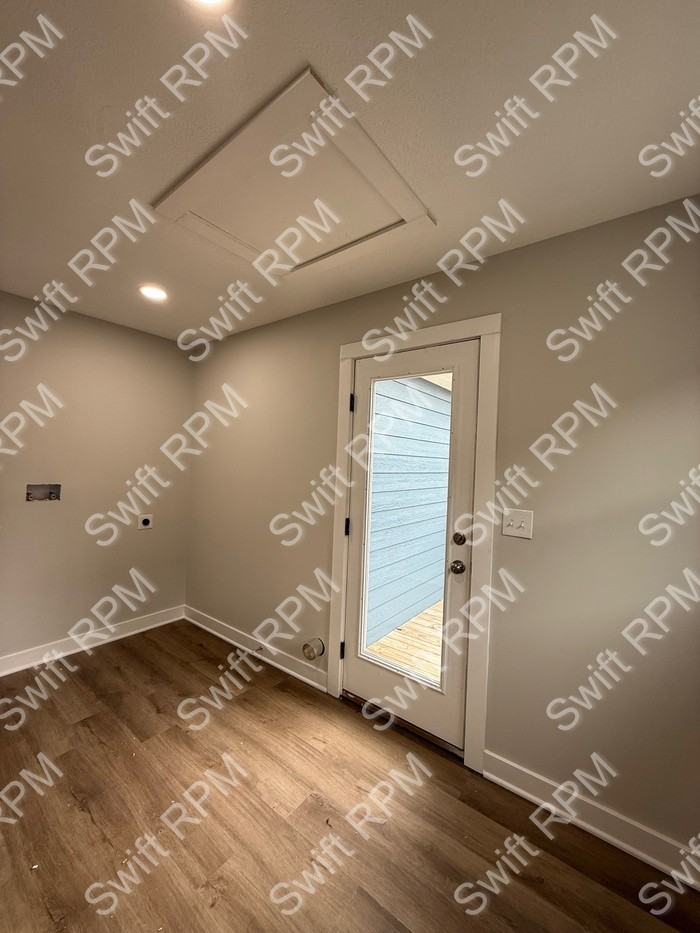 1040 Oakland Ave #1 - Photo 6 of 20
