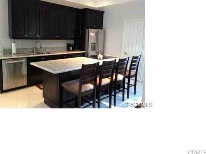 210 13th St #1 - Photo 3 of 7