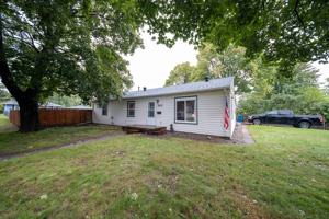 featured image of 900 W 89th St #1